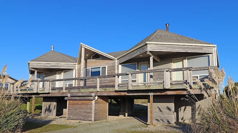 Maggie's Seaside Getaway - Image 1