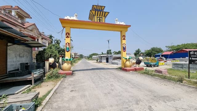 जगद्गुरु आश्रम प्रवेश द्वार/ Sadhukuti Entrance Gate - Image 1