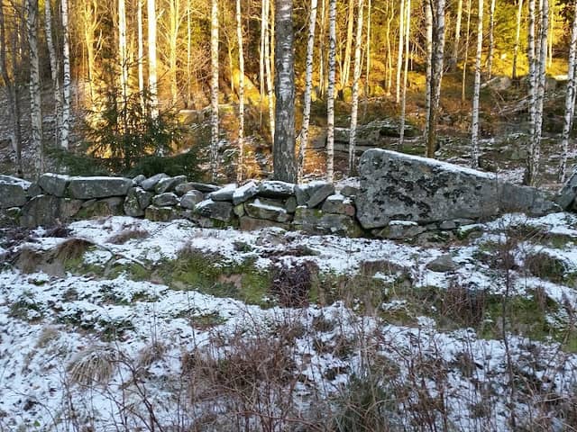 Ancient wall in the Slope - Image 1