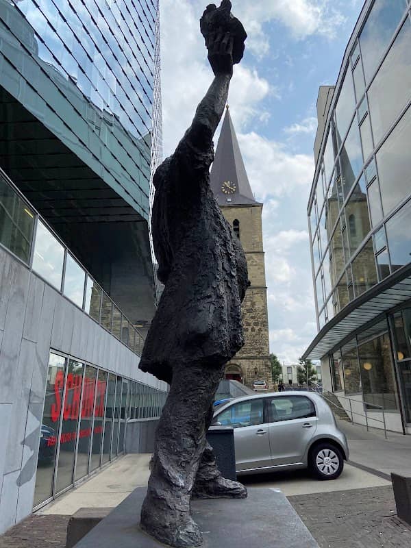 D‘r Maatbül sculpture - Image 2