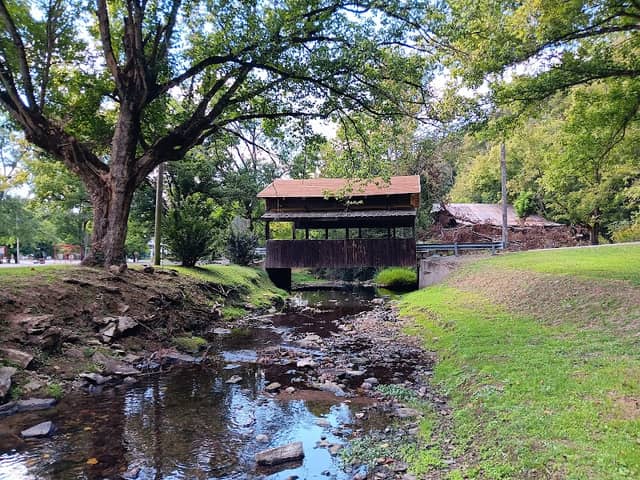 Red BOILING SPRINGS CITY PARK. - Image 1