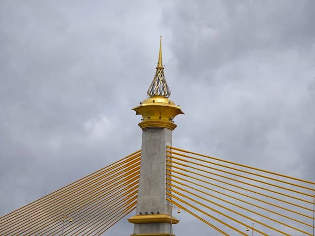 Maha Chesadabodindranusorn Bridge - Image 2