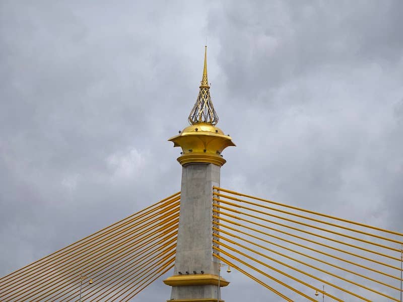 Maha Chesadabodindranusorn Bridge - Image 2