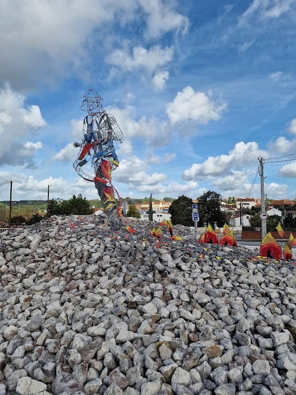 Rotunda de homenagem aos Bombeiros do Juncal - Image 1