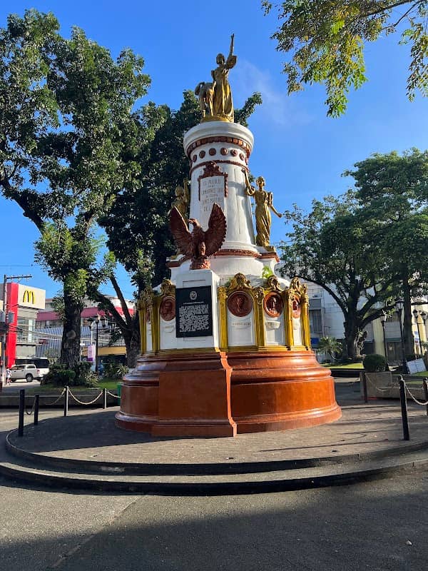 Quince Martires Plaza - Image 1
