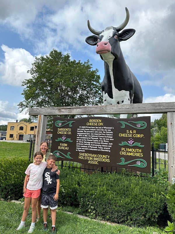 Antoinette Dairy Cow Statue - Image 1
