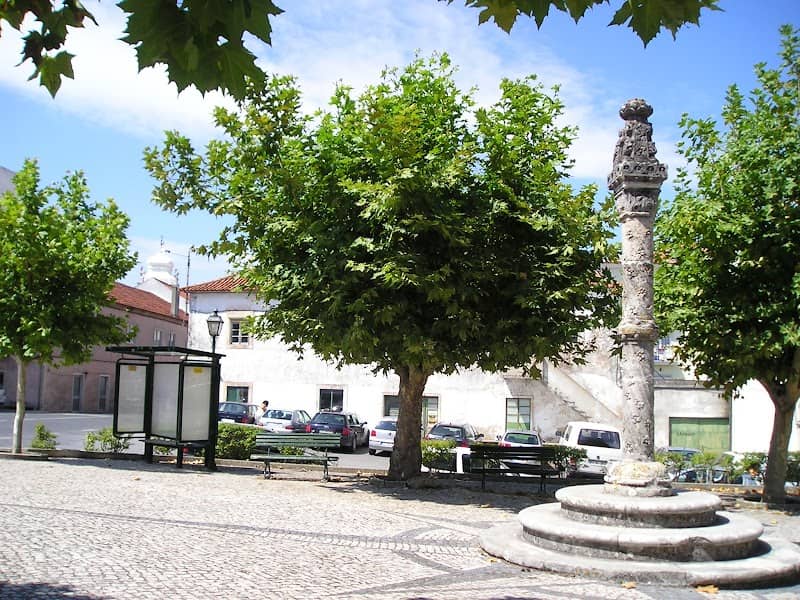 Pillory of Turquel - Image 1