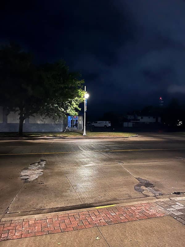 Lange St (Dave Coulier Way) - Image 2