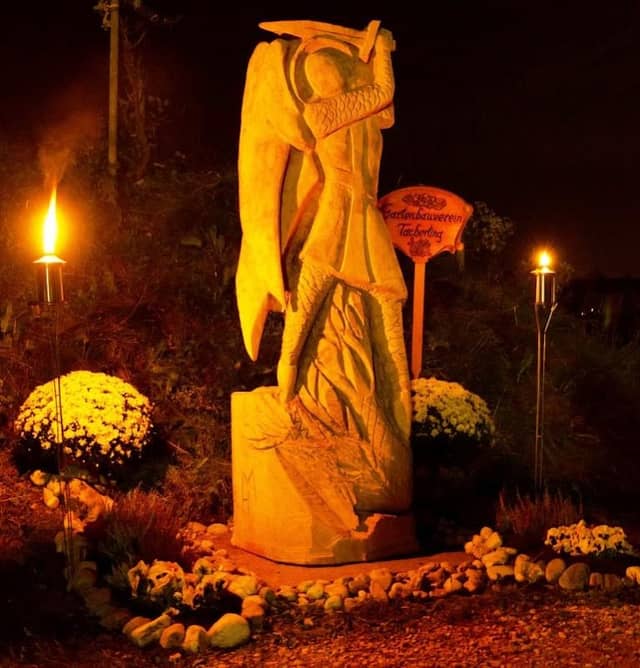 Hl. Michael Statue - Image 1