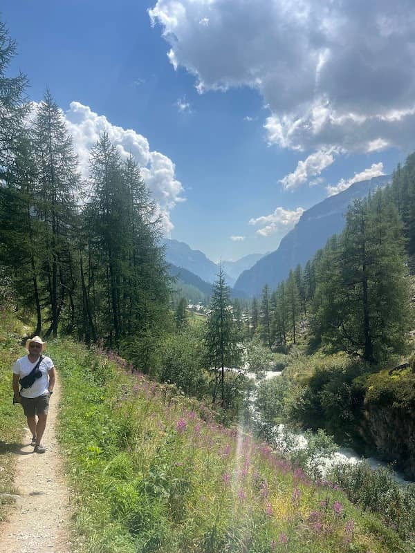 Easy Hiking Path - Image 1