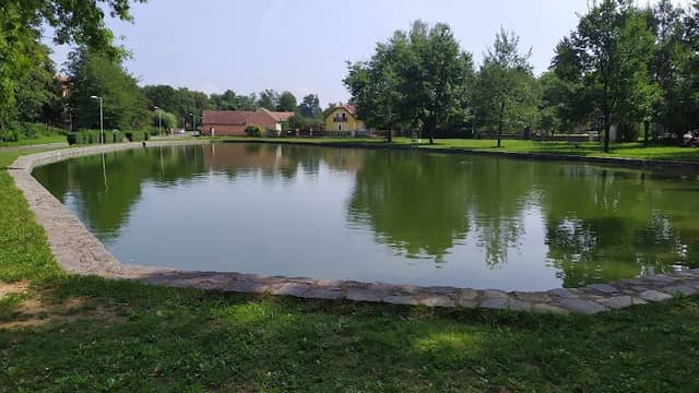 Návesní rybník Kolovraty - Image 1