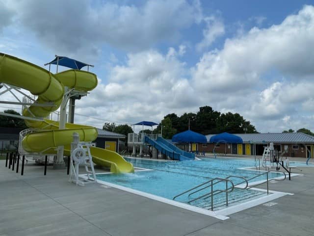 Heap/Hofer Town Aquatic Center - Image 1