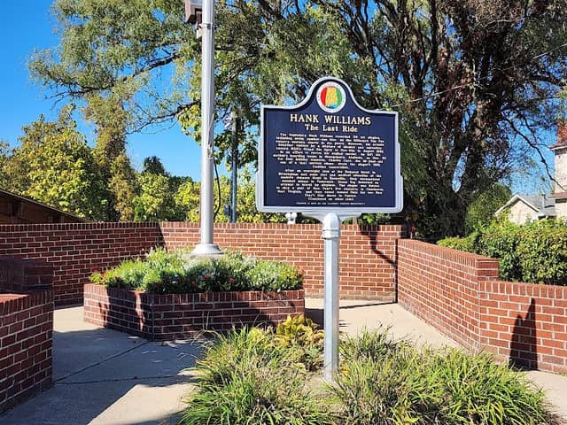Hank Williams Monument - Image 1