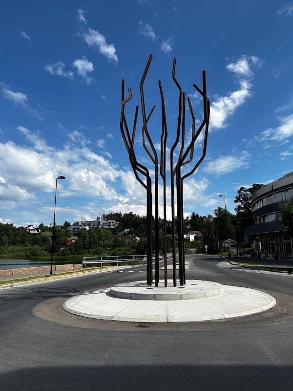 Skulptur Magne ‚Mags‘ Furuholmen (a-ha) im Kreisel - Image 1