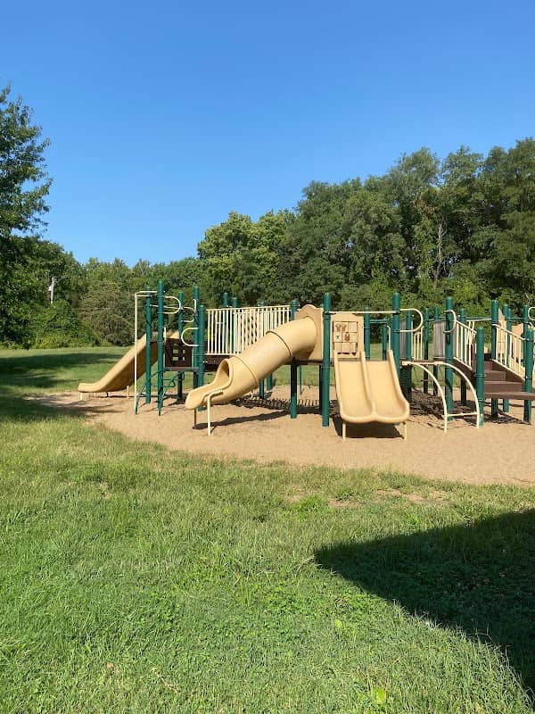 Flora Park - Image 1