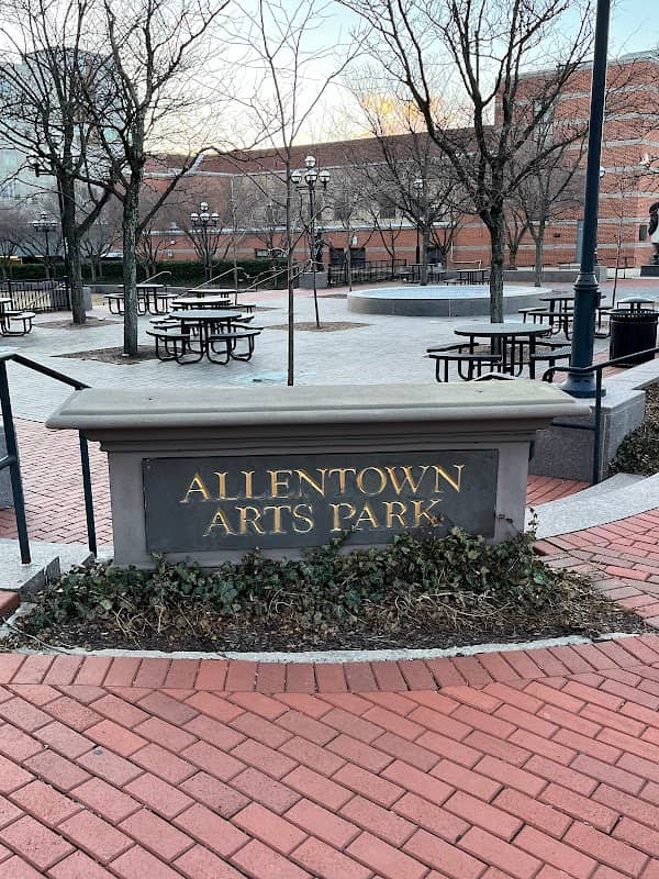 Arts Park - Image 1