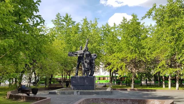 Lion Square Korneev - Image 1