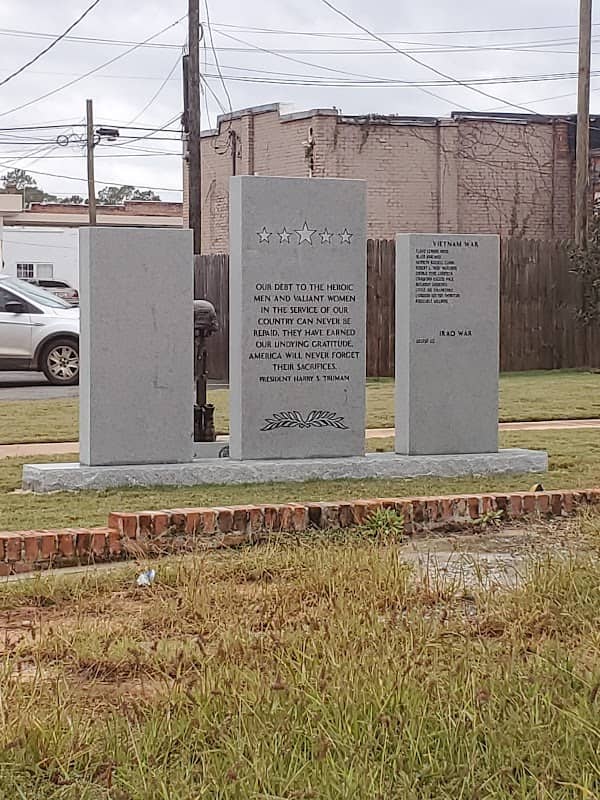 Veterans Park - Image 1