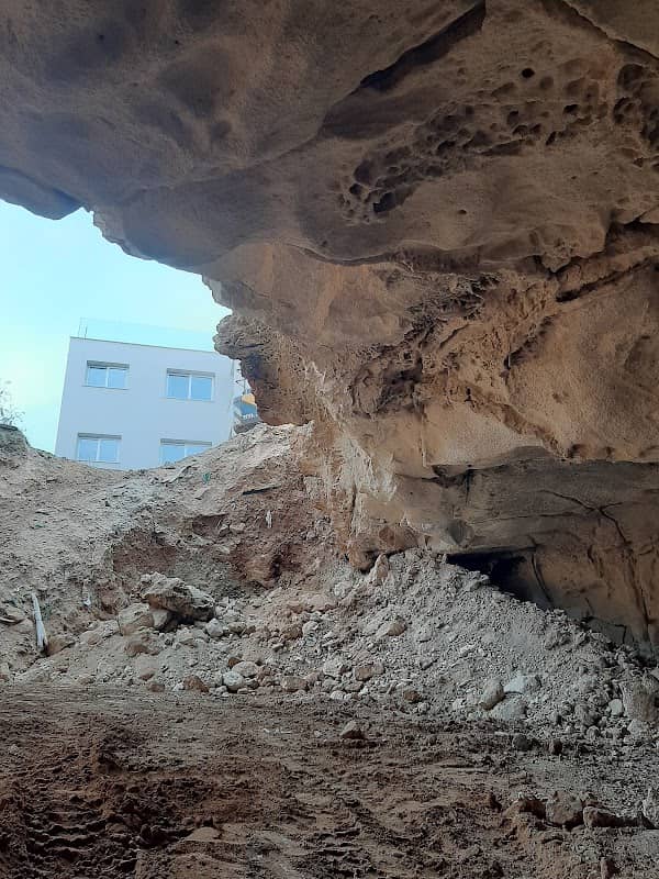Big hole in the ground - Image 1