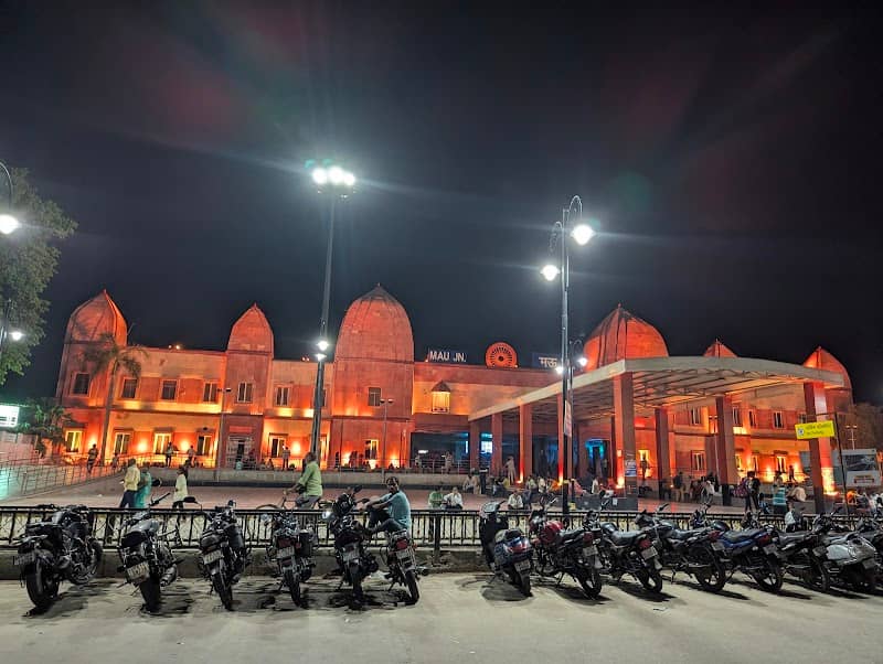Mau Railway Station - Image 1