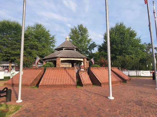 Franklin City Square - Image 1