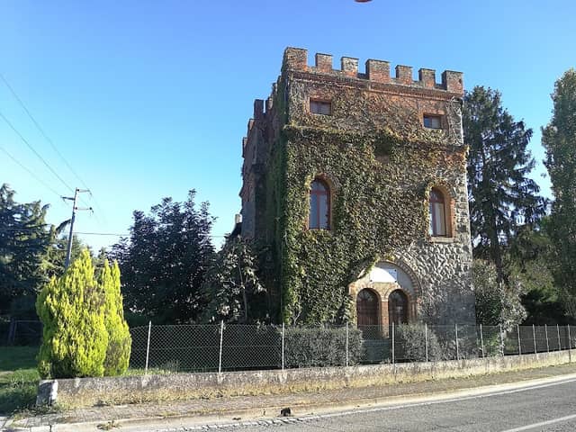 Castello di Brussa Sk - Image 1