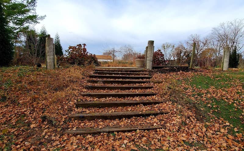 Franklin Art Garden - Image 1