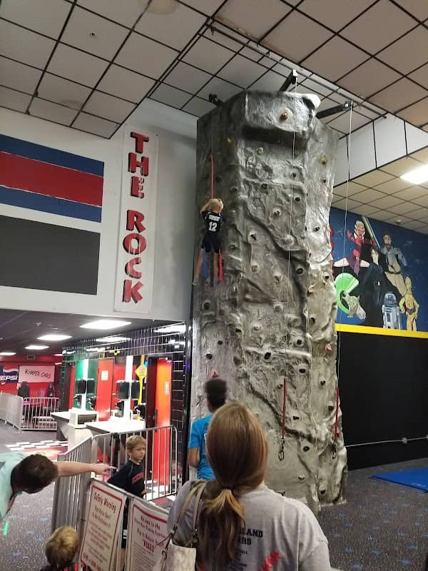 Fun Zone Skate Center - Image 2