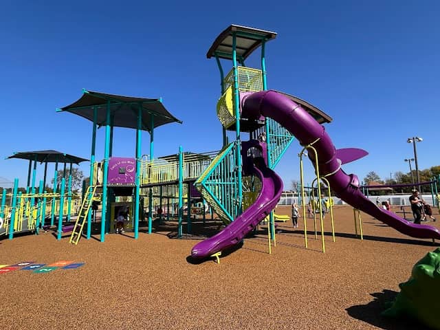 Lions Park - Image 1