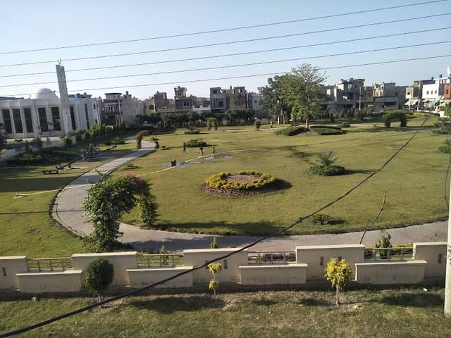 F Block Park - Image 1