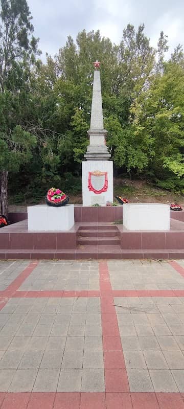 Bratskaya Mogila Sovetskikh Voinov I Mirnykh Zhiteley Sela Sukko, Pogibshikh V Boyakh I Kazennykh Fashistskimi Zakhvatchikami V 1942-1943 Godu - Image 1