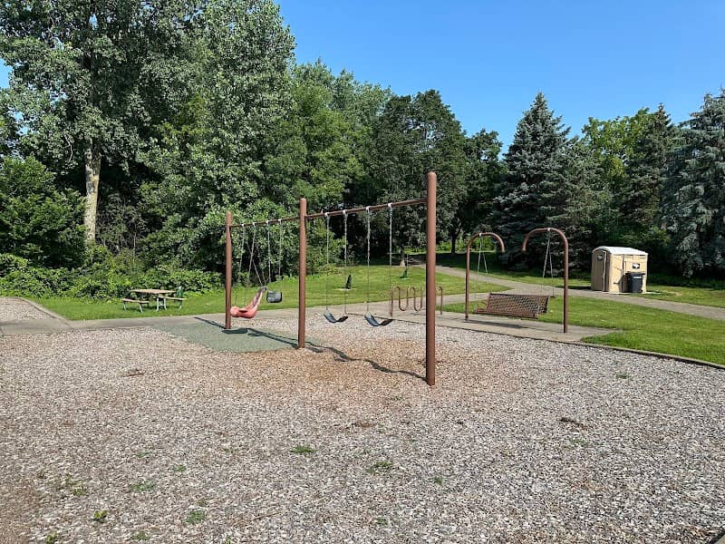 Rolling hills park - Image 2
