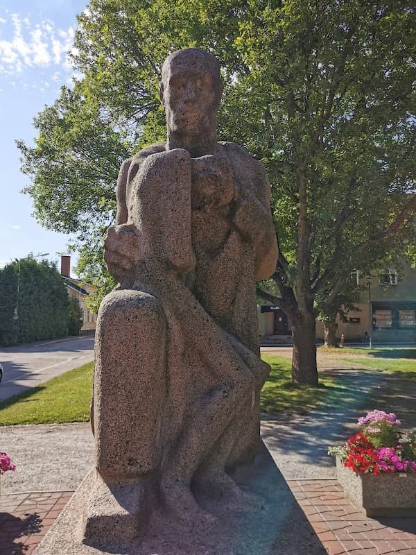 Red Guards Memorial - Image 1