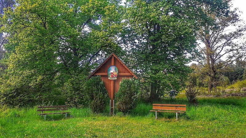 Holzkreuz (Hubertuskreuz) mit Ruhebänken - Image 2