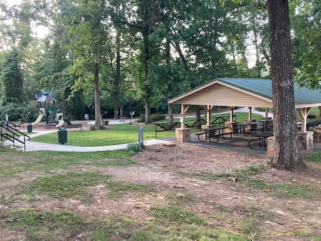 Riverside Park - Image 1