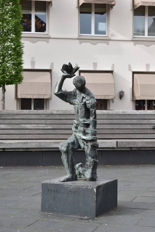Vrijheidsbeeld Geldrop - Image 1