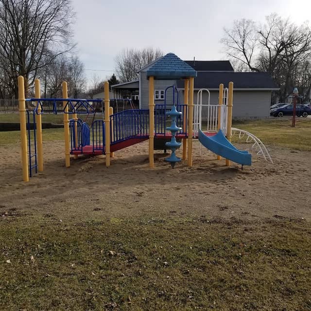 Ross Mansion Park - Image 2