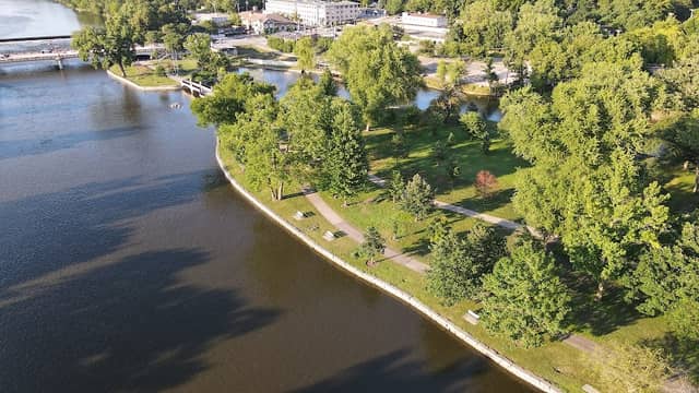 Island Park - Image 2