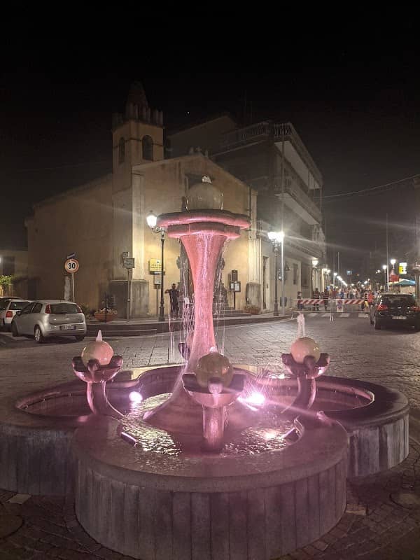 Fontana di Piazza Bellini - Image 1