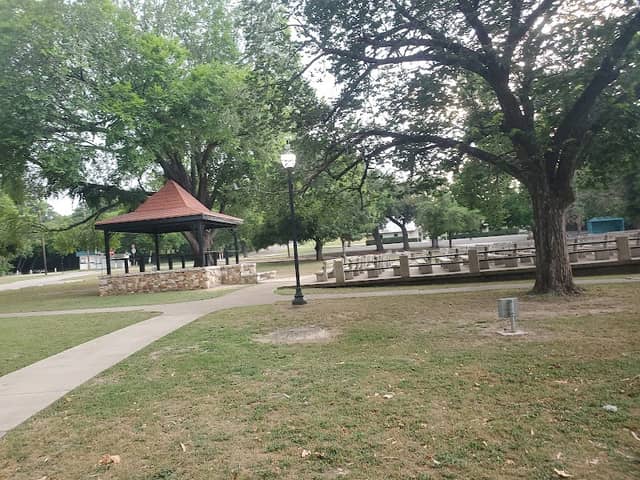 Yettie Polk Park - Image 1