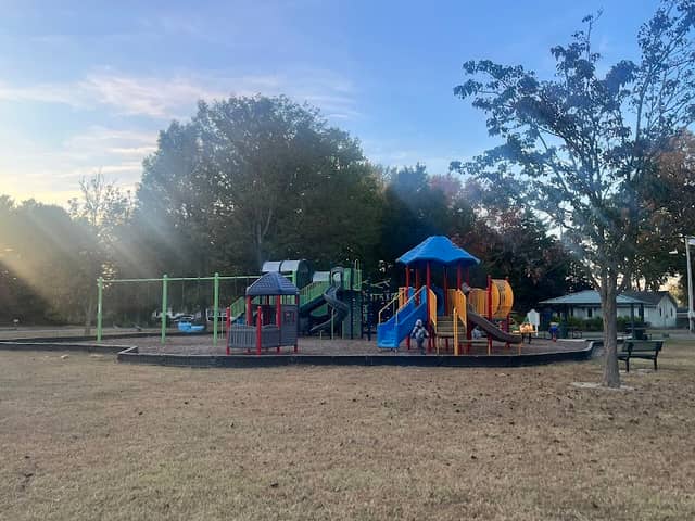 Hurlock Triangle Park - Image 1