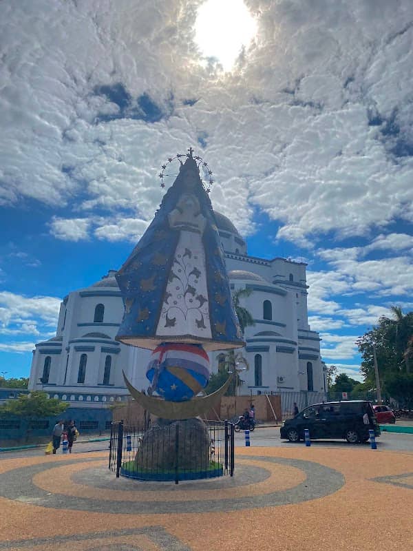 Estatua de La Virgen de Caacupé - Image 1