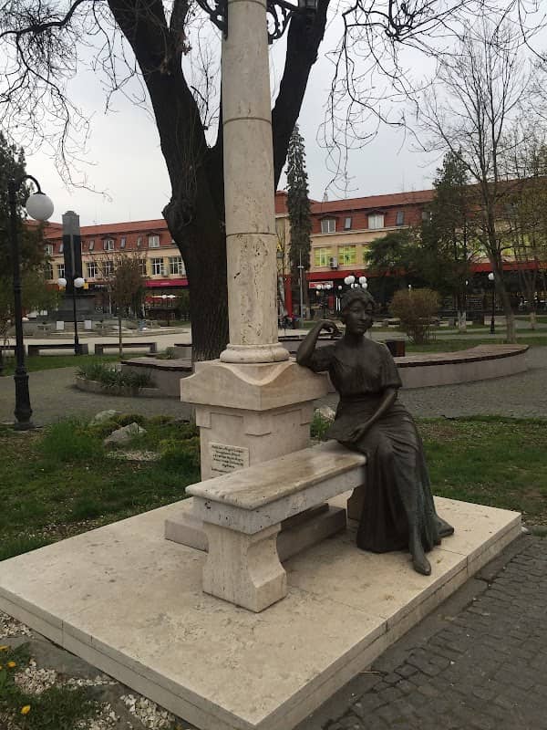 Fedák Sári szobor - Image 1
