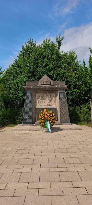 Kriegerdenkmal - Image 1