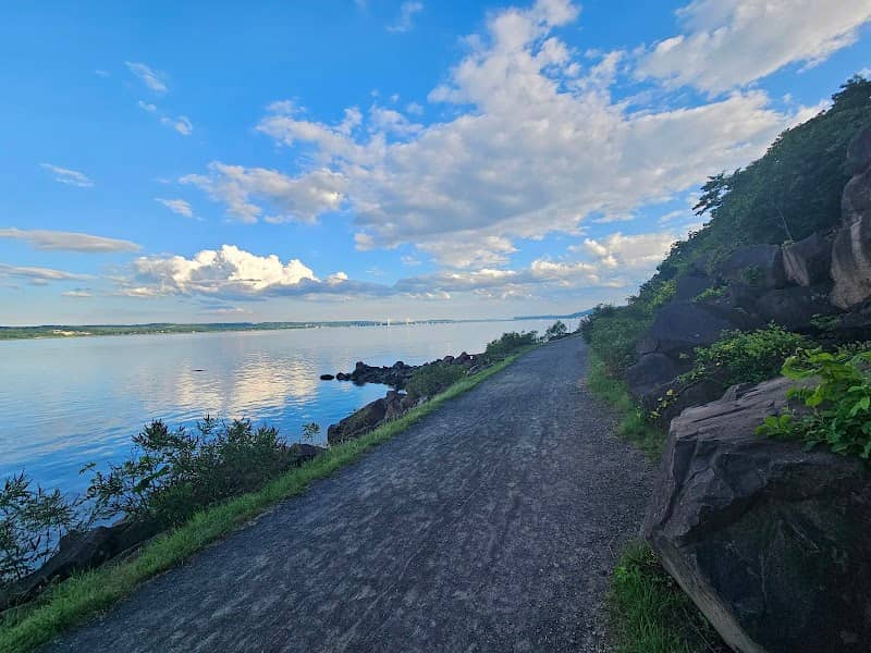 Hudson River Greenway Trailhead & Parking - Image 1
