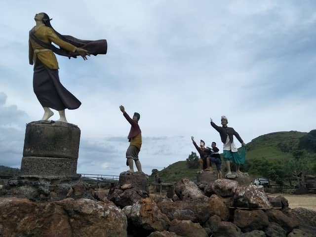 Mandalika Princess Statue - Image 1