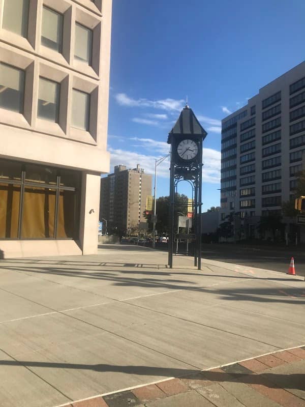 BIG Clock HAROLD WEBSTER SMITH - Image 1