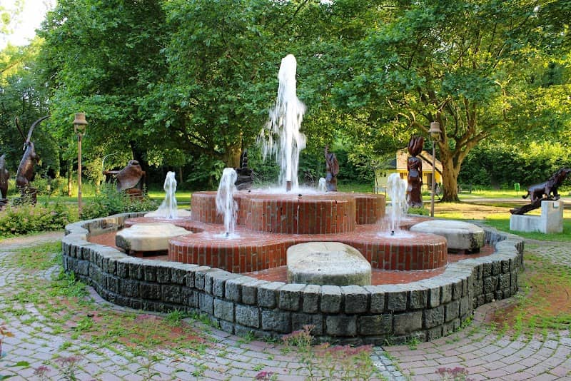 Brunnenanlage "Kraftvolles Wasserspiel" von Hans Muhr - Image 1