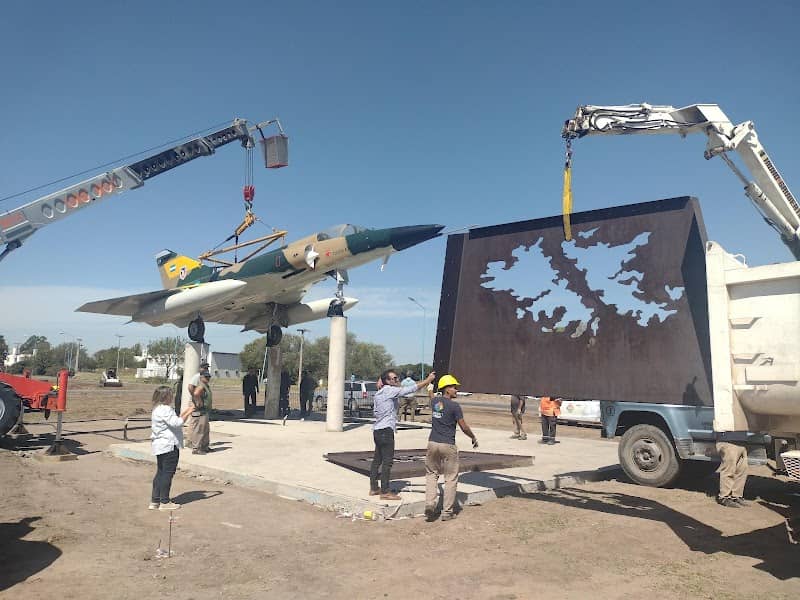 Plaza de Los Héroes de Malvinas - Image 2
