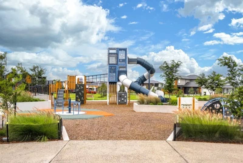 Lollipop Crescent Park - Image 1